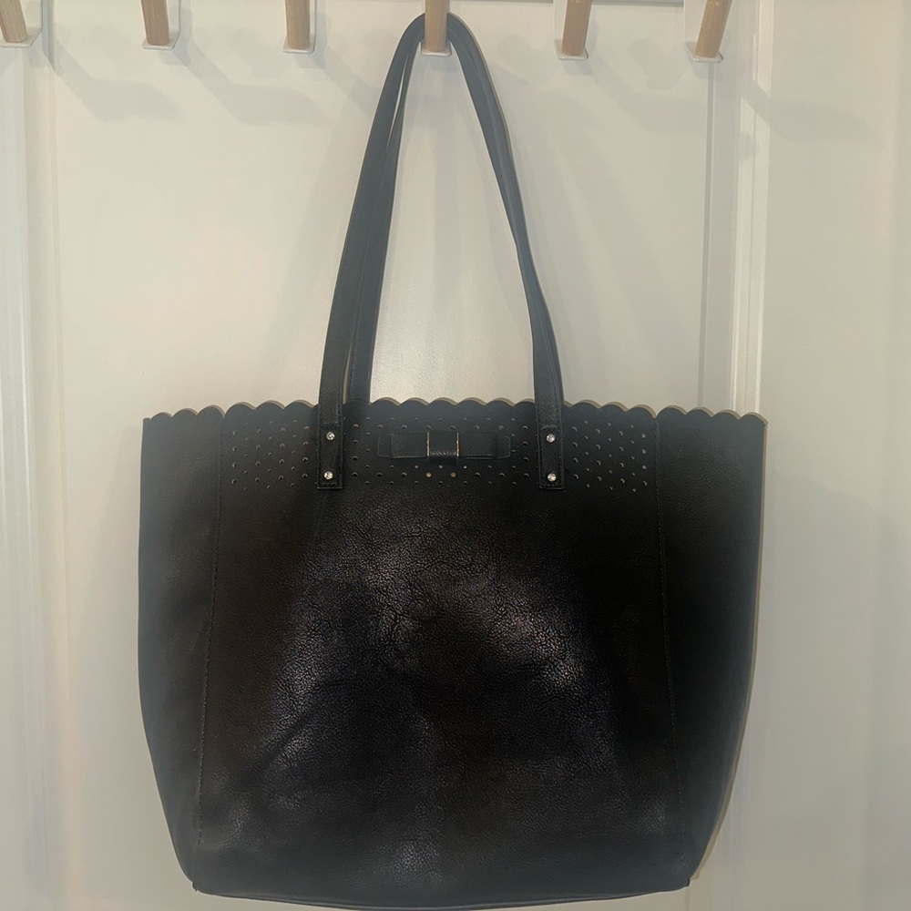 Candie’s black tote bag
